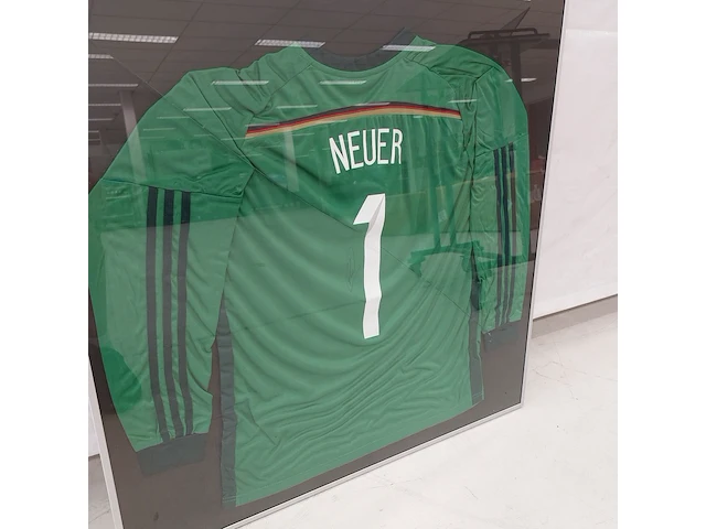 Gesigneerd shirt " manuel neuer " ingelijst - afbeelding 4 van  10