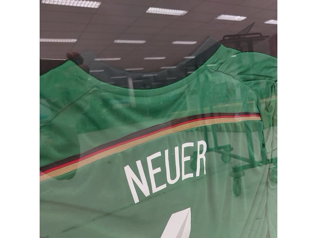 Gesigneerd shirt " manuel neuer " ingelijst - afbeelding 5 van  10