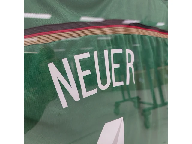 Gesigneerd shirt " manuel neuer " ingelijst - afbeelding 6 van  10