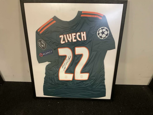 Gesigneerd voetbalshirt ajax (ziyech) sport en film verzamelitems - afbeelding 1 van  9