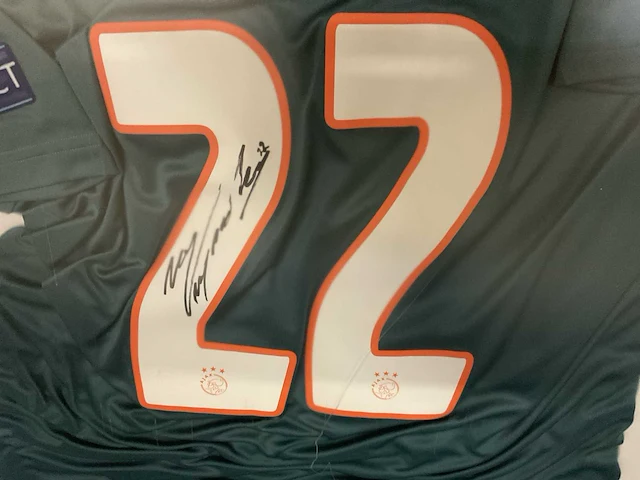 Gesigneerd voetbalshirt ajax (ziyech) sport en film verzamelitems - afbeelding 2 van  9