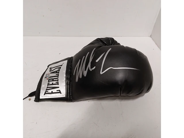 Gesigneerde bokshandschoen " mike tyson ", everlast - afbeelding 2 van  6