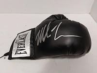 Gesigneerde bokshandschoen " mike tyson ", everlast - afbeelding 2 van  6