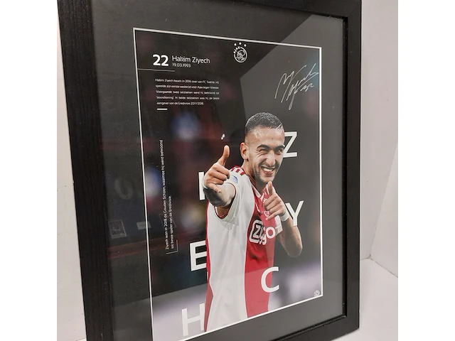 Gesigneerde foto " hakim ziyech " ingelijst - afbeelding 4 van  10