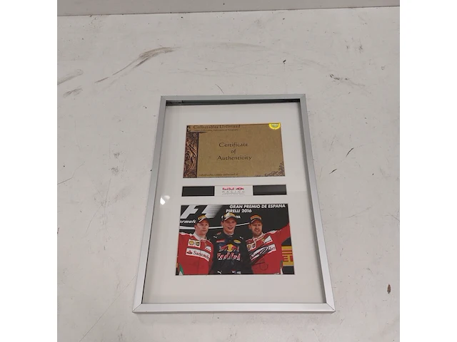 Gesigneerde foto " max verstappen " met certificaat - afbeelding 1 van  5