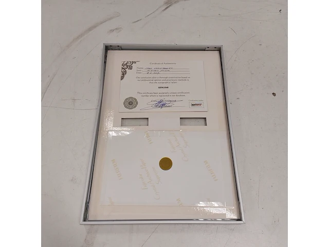Gesigneerde foto " max verstappen " met certificaat - afbeelding 4 van  5
