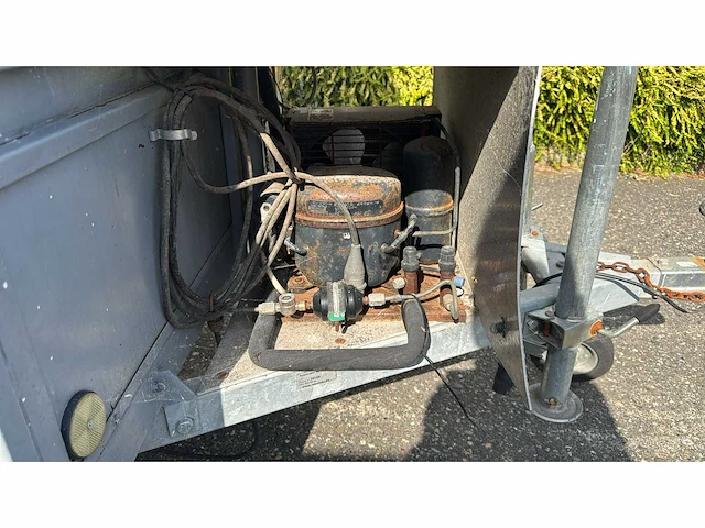 Gesloten koel aanhangwagen - afbeelding 7 van  8