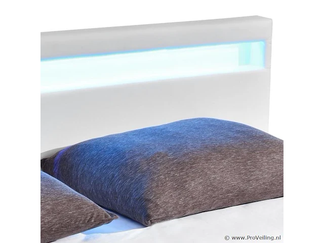 Gestoffeerd bed paris - afbeelding 7 van  10