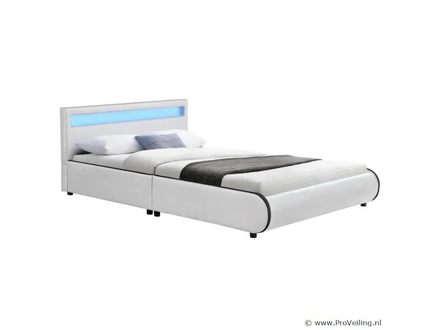Gestoffeerd bed sevilla 140 x 200 cm - afbeelding 1 van  12
