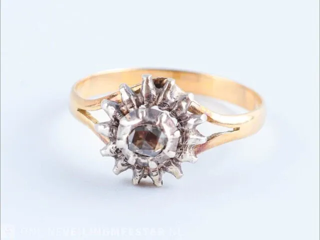 Getaxeerde gouden ring - afbeelding 1 van  11