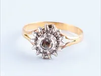 Getaxeerde gouden ring