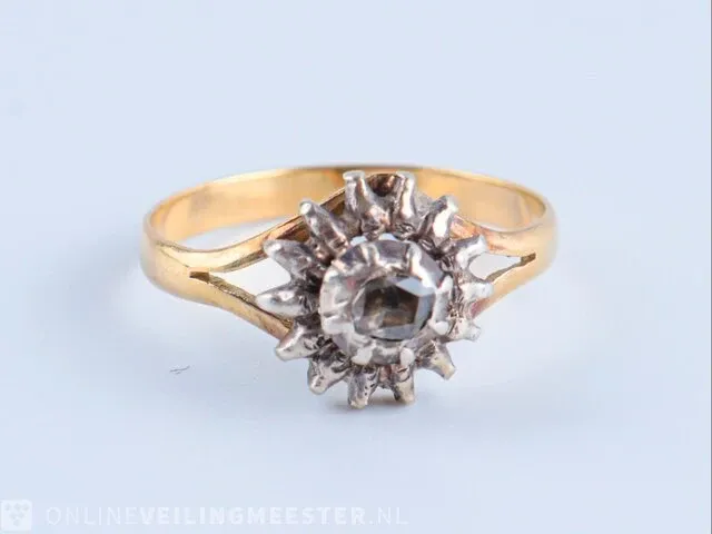 Getaxeerde gouden ring - afbeelding 4 van  11