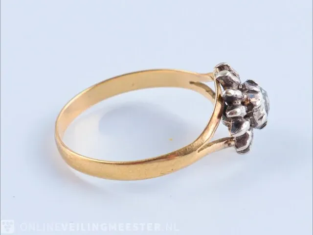 Getaxeerde gouden ring - afbeelding 8 van  11