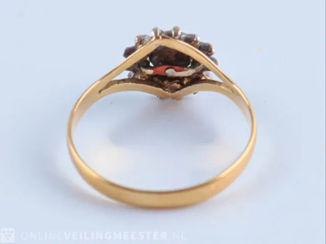Getaxeerde gouden ring - afbeelding 9 van  11