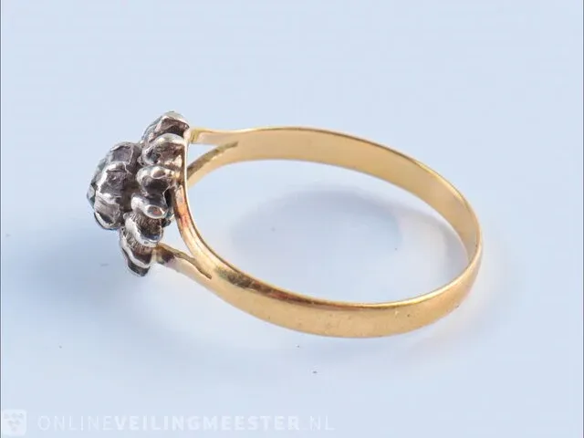 Getaxeerde gouden ring - afbeelding 10 van  11