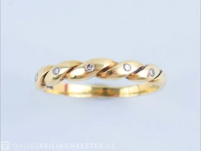 Getaxeerde gouden ring - afbeelding 2 van  9