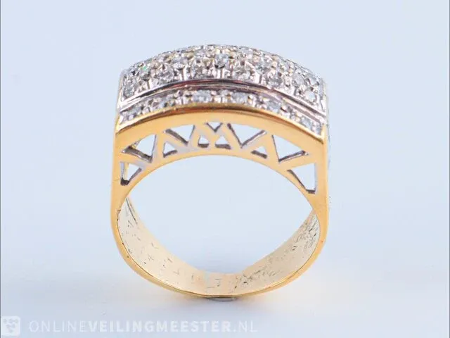 Getaxeerde gouden ring - afbeelding 1 van  11