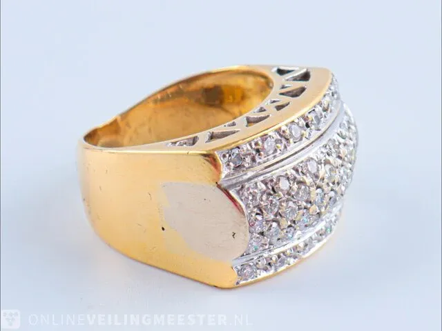 Getaxeerde gouden ring - afbeelding 8 van  11