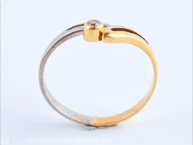 Getaxeerde gouden ring - afbeelding 1 van  10