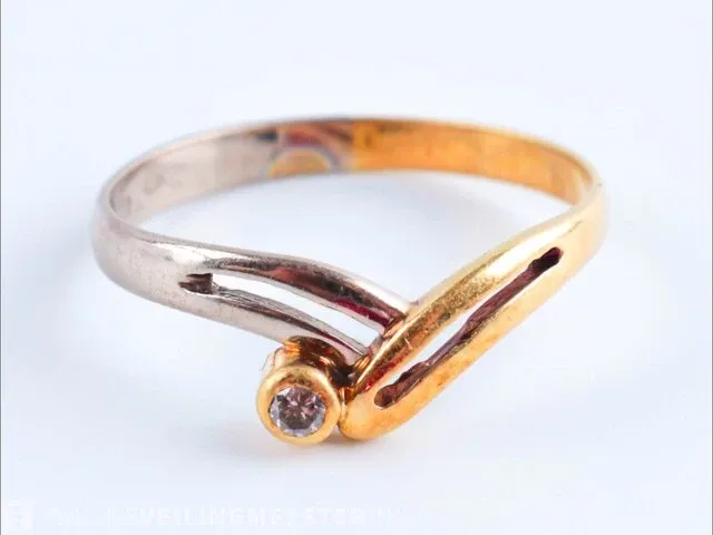 Getaxeerde gouden ring - afbeelding 10 van  10