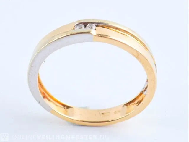 Getaxeerde gouden ring - afbeelding 1 van  9