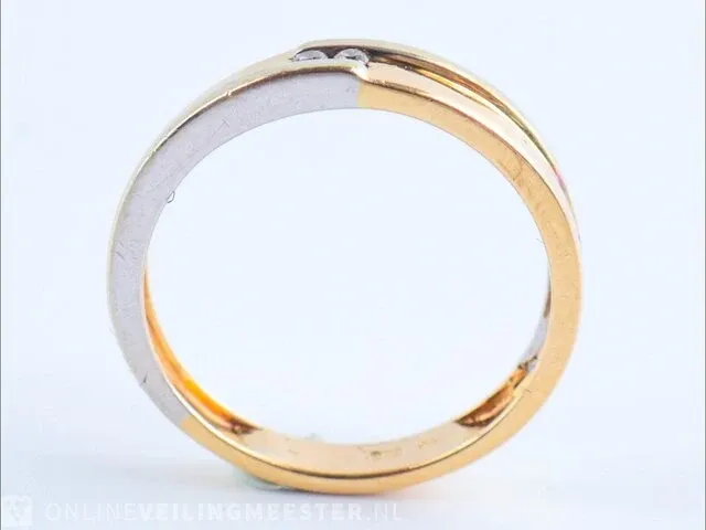 Getaxeerde gouden ring - afbeelding 2 van  9