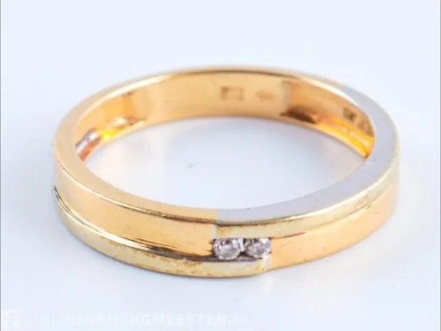 Getaxeerde gouden ring - afbeelding 4 van  9