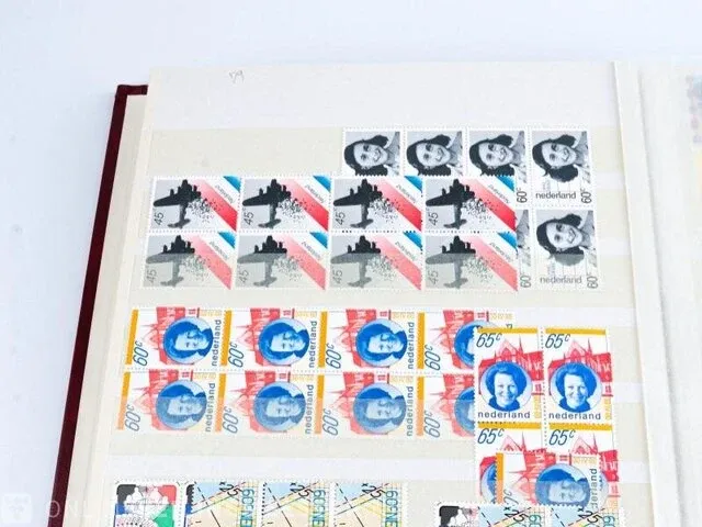 Getaxeerde postfrisse postzegelcollectie , nederland - afbeelding 3 van  60