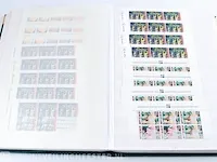 Getaxeerde postzegelblokkencollectie , nederland - afbeelding 1 van  76