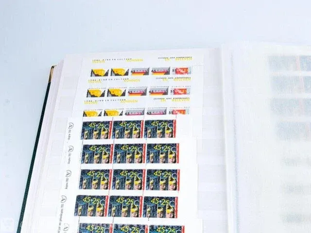 Getaxeerde postzegelblokkencollectie , nederland - afbeelding 43 van  76