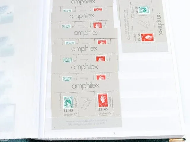 Getaxeerde postzegelblokkencollectie , nederland - afbeelding 76 van  76