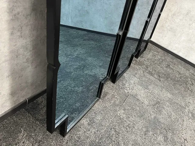 Getinte spiegel in geometrische vorm h170cm (3x) - afbeelding 4 van  7