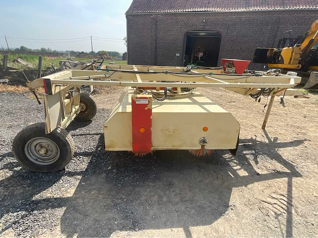Getrokken industriële veegmachine – 2 roterende borstels - afbeelding 16 van  19