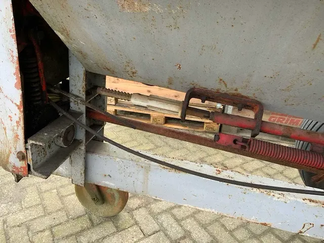 Getrokken kunstmeststrooier - afbeelding 2 van  14