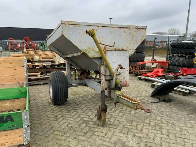 Getrokken kunstmeststrooier - afbeelding 7 van  14