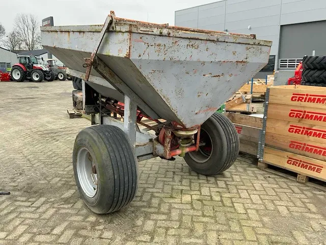 Getrokken kunstmeststrooier - afbeelding 8 van  14