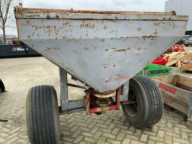 Getrokken kunstmeststrooier - afbeelding 9 van  14