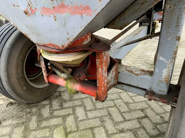 Getrokken kunstmeststrooier - afbeelding 13 van  14
