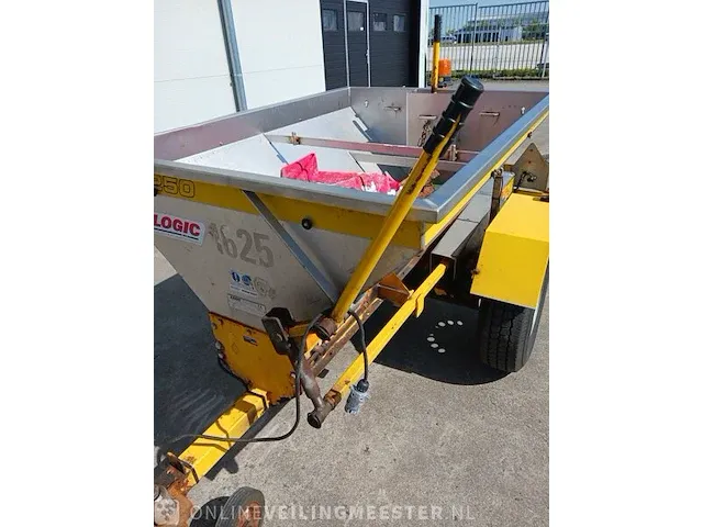 Getrokken zoutstrooier logic, gds250r, bouwjaar 2011 - afbeelding 13 van  24