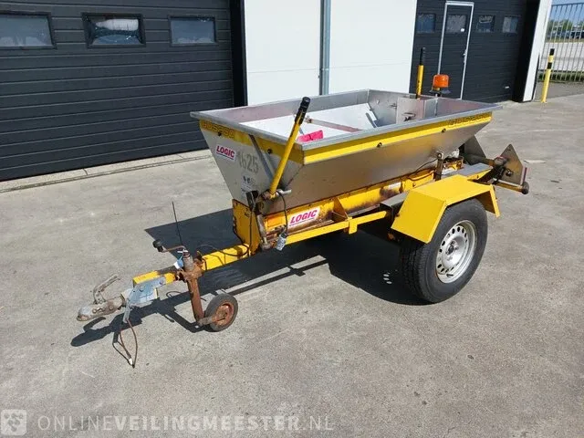 Getrokken zoutstrooier logic, gds250r, bouwjaar 2011 - afbeelding 1 van  24