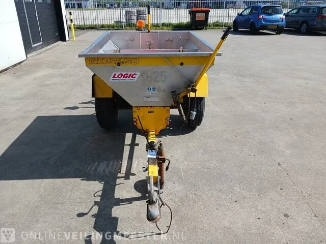 Getrokken zoutstrooier logic, gds250r, bouwjaar 2011 - afbeelding 9 van  24