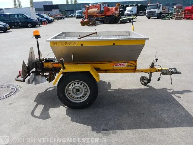 Getrokken zoutstrooier logic, gds250r, bouwjaar 2011 - afbeelding 7 van  22
