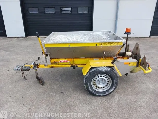 Getrokken zoutstrooier logic, gds250r, bouwjaar 2011 - afbeelding 2 van  22