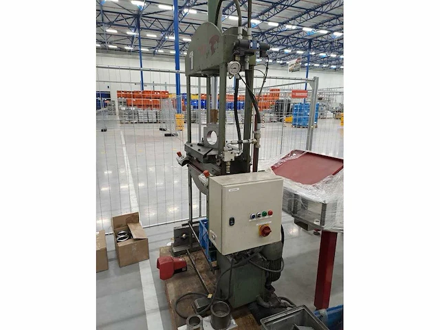 Geuma - 1976 - gv16 - hydraulische pers - afbeelding 2 van  5