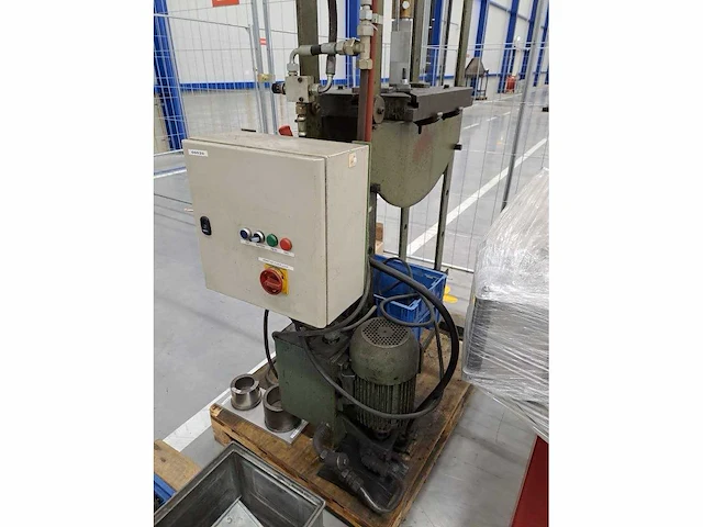Geuma - 1976 - gv16 - hydraulische pers - afbeelding 3 van  5