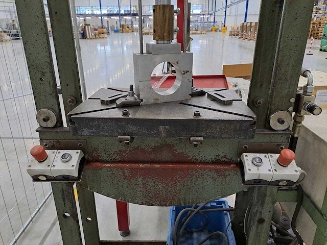 Geuma - 1976 - gv16 - hydraulische pers - afbeelding 4 van  5