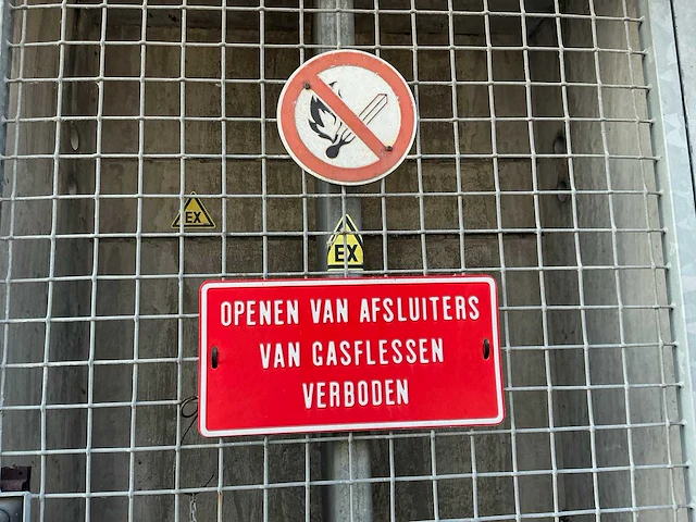Gevaarlijke stoffen opslag - afbeelding 3 van  11