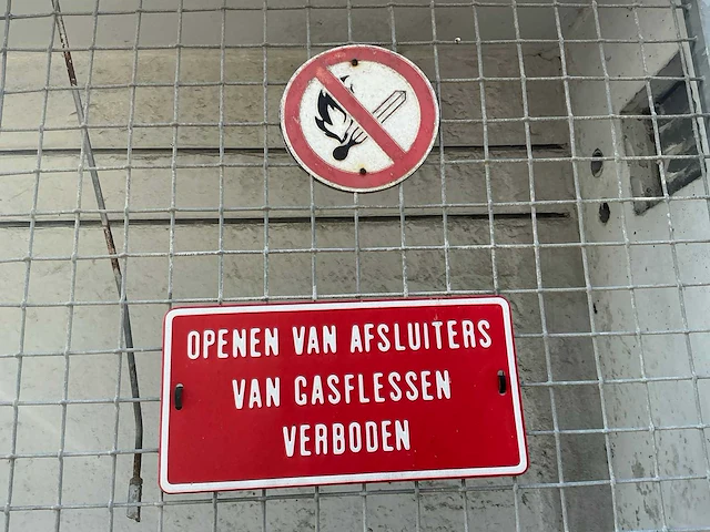 Gevaarlijke stoffen opslag - afbeelding 2 van  11