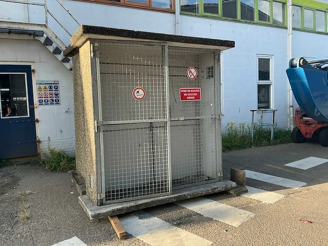 Gevaarlijke stoffen opslag - afbeelding 1 van  11