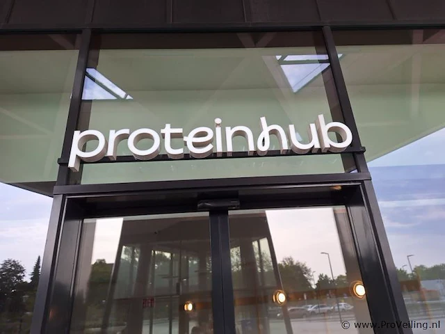 Gevelreclame "proteinhub" - 150x25cm - afbeelding 1 van  2